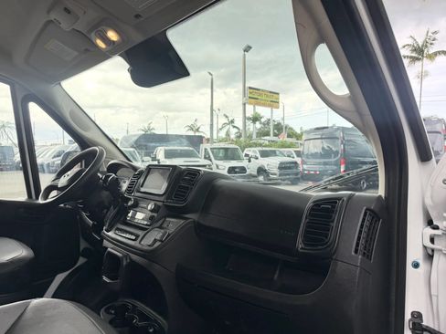 Used 2025 RAM ProMaster 2500 w/ Convenience Group FWD image 17