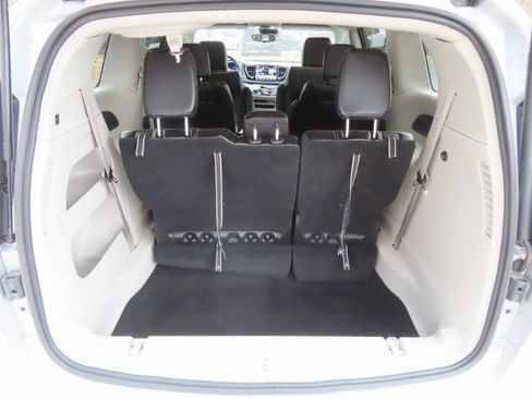 Certified 2024 Chrysler Pacifica Touring-L FWD image 16