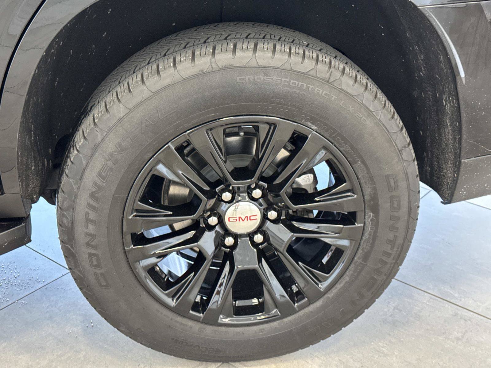 Used 2025 GMC Yukon Denali RWD image 38