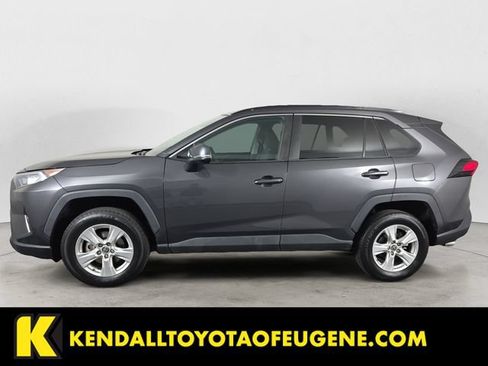 Used 2019 Toyota RAV4 XLE w/ Carpet Mat Package FWD image 8