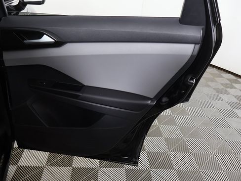 Used 2023 Volkswagen Taos SE w/ Panoramic Sunroof Package image 26