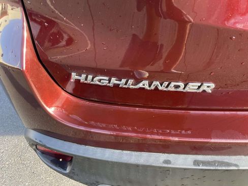 Used 2019 Toyota Highlander XLE image 28