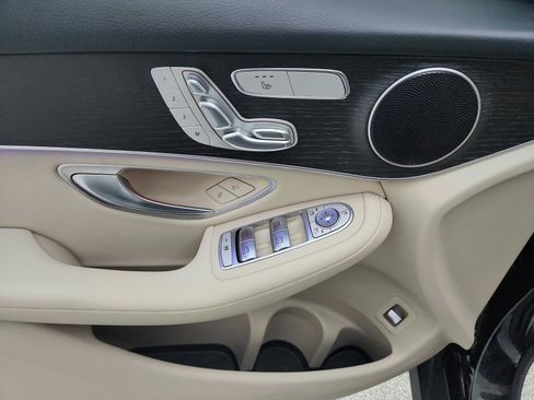 Used 2020 Mercedes-Benz GLC 300 image 24