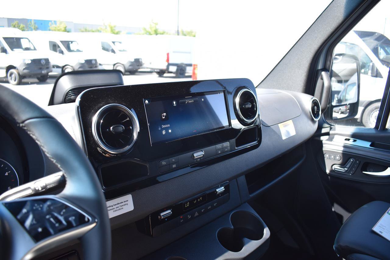 Used 2024 Mercedes-Benz Sprinter 2500 image 12