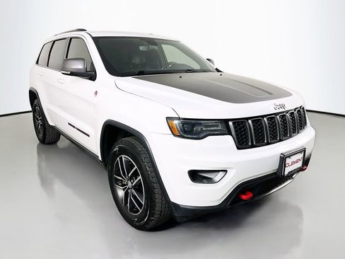 Used 2018 Jeep Grand Cherokee Trailhawk w/ Trailhawk Luxury Group AWD/4WD image 3