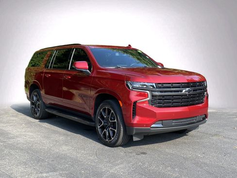Used 2022 Chevrolet Suburban RST w/ Luxury Package AWD/4WD image 2
