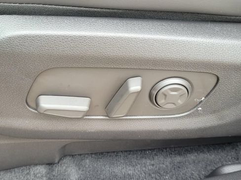 New 2026 Kia Carnival EX FWD image 11