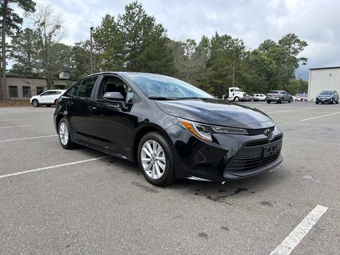 Used 2026 Toyota Corolla LE w/ LE Premium Package FWD image 4