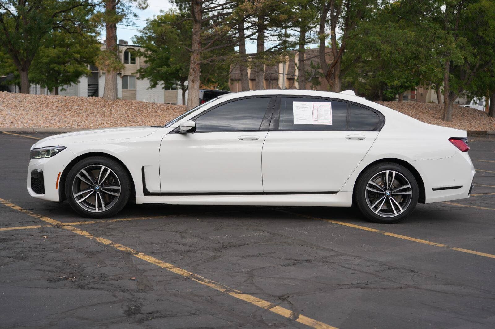 Used 2022 BMW 750i xDrive w/ Executive Package AWD/4WD image 2