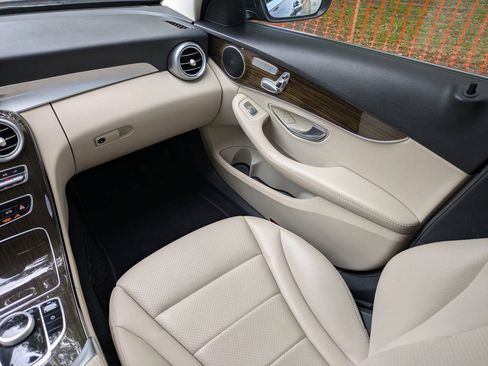 Used 2019 Mercedes-Benz C 300 Sedan image 16