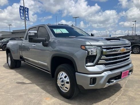 Used 2025 Chevrolet Silverado 3500 High Country w/ High Country Premium Package AWD/4WD image 9