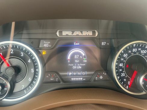 Used 2022 RAM 2500 Laramie w/ Body Color Bumper Group AWD/4WD image 33