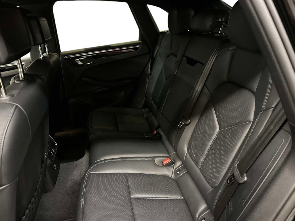 Used 2024 Porsche Macan AWD/4WD image 22