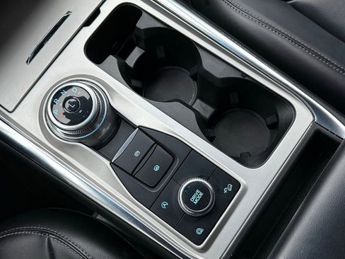 Used 2022 Ford Explorer XLT w/ Equipment Group 202A image 26