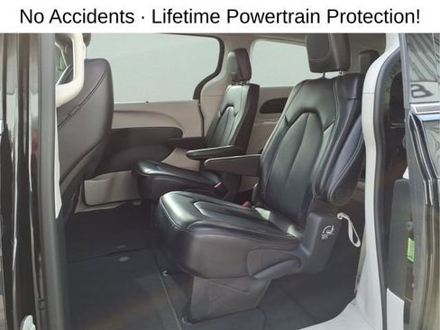 Used 2024 Chrysler Pacifica Touring-L FWD image 25