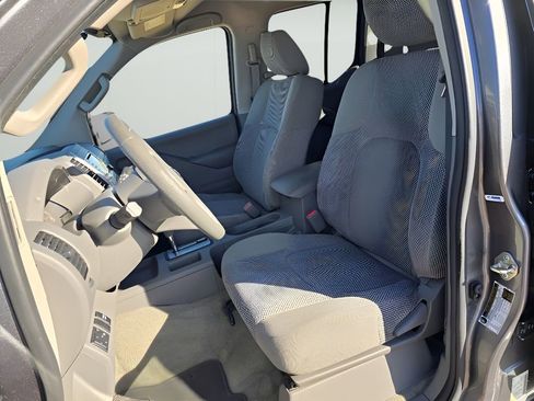 Used 2017 Nissan Frontier SV image 14