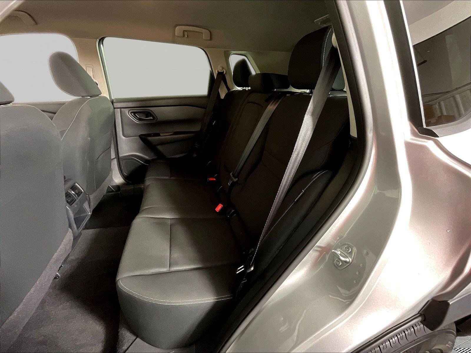 Used 2024 Nissan Rogue S AWD/4WD image 22