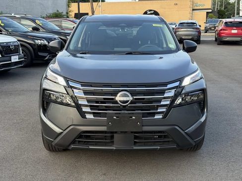 Used 2025 Nissan Rogue S AWD/4WD image 2