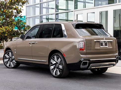 Certified 2025 Rolls-Royce Cullinan AWD/4WD image 14