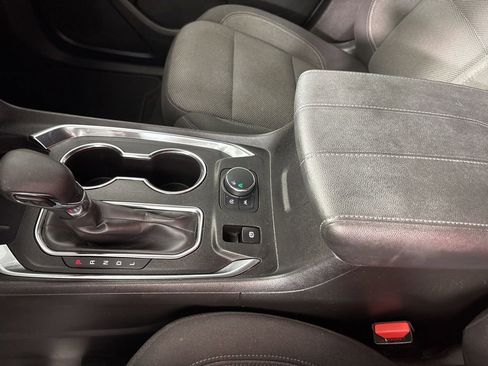 Used 2023 Chevrolet Traverse LT FWD image 47