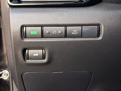 Used 2024 Nissan Sentra SV FWD image 26