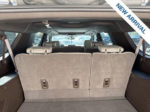 Used 2023 Chevrolet Suburban LT w/ Luxury Package AWD/4WD image 14
