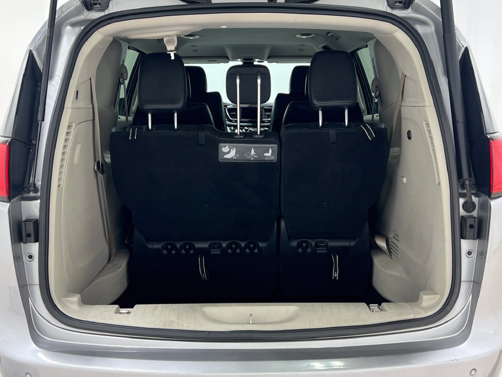 Used 2018 Chrysler Pacifica Touring-L FWD image 26
