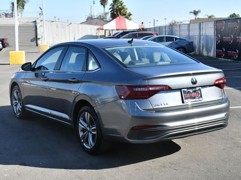 Used 2024 Volkswagen Jetta SE image 6