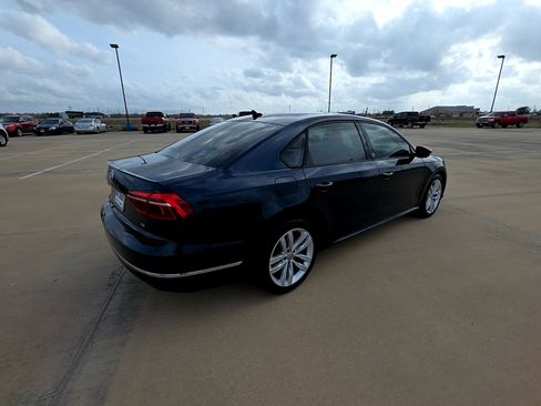 Used 2019 Volkswagen Passat 2.0T Wolfsburg w/ Wheels & Sunroof Package image 8