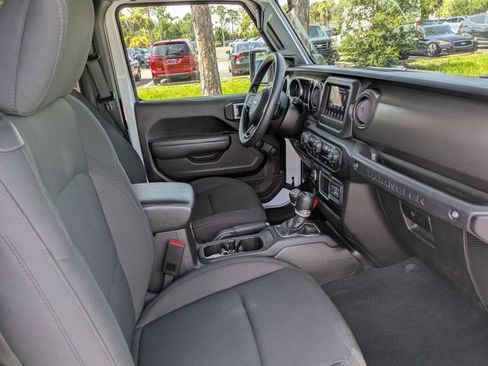 Used 2022 Jeep Wrangler Sport AWD/4WD image 9