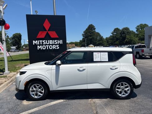 Used 2024 Kia Soul LX w/ Option Group 015 FWD image 6