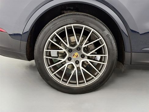 Certified 2022 Porsche Cayenne Coupe AWD/4WD image 12