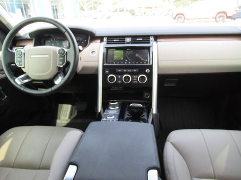 Used 2018 Land Rover Discovery HSE AWD/4WD image 13