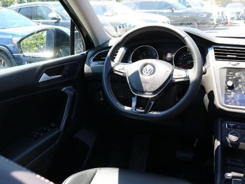Used 2021 Volkswagen Tiguan SE w/ Panoramic Sunroof Package AWD/4WD image 18