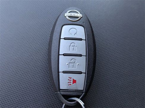 Used 2022 Nissan Frontier SV image 26