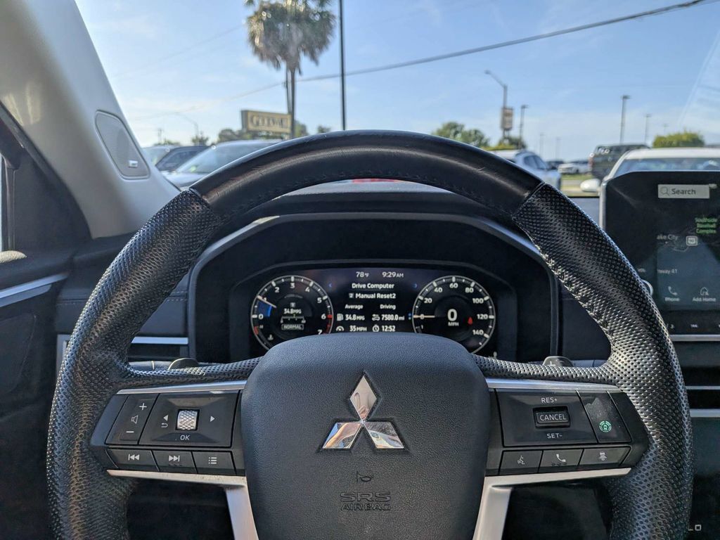 Used 2023 Mitsubishi Outlander SE FWD image 21