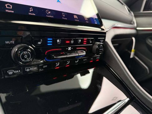 New 2025 Jeep Grand Cherokee L Overland w/ Trailer Tow Package image 31