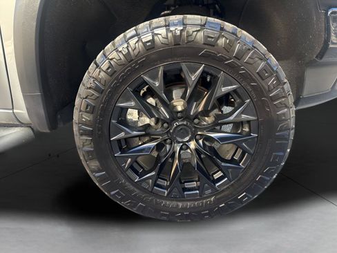 Used 2024 Chevrolet Silverado 1500 ZR2 AWD/4WD image 4