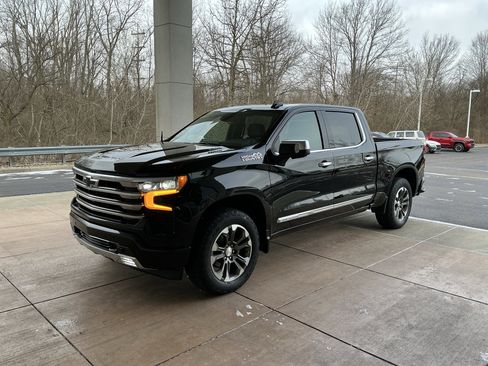 Used 2023 Chevrolet Silverado 1500 High Country image 3