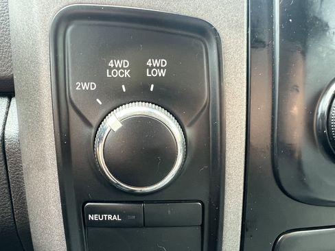 Used 2018 RAM 2500 Tradesman w/ Chrome Appearance Group image 23