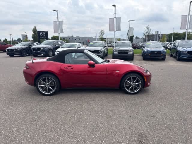 Used 2023 MAZDA MX-5 Miata Grand Touring RWD image 4