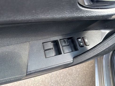 Used 2018 Toyota Corolla LE FWD image 16