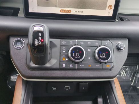 Used 2021 Land Rover Defender 110 X-Dynamic HSE AWD/4WD image 22