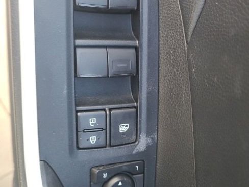 Used 2020 Toyota RAV4 XLE image 18