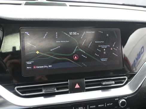 Used 2022 Kia Niro EX Premium image 18