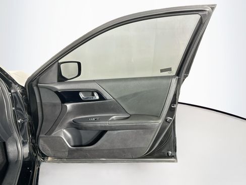 Used 2017 Honda Accord LX image 29