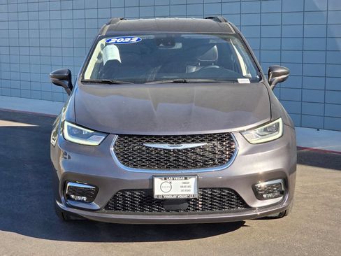 Used 2022 Chrysler Pacifica Touring-L FWD image 8
