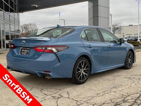 Used 2023 Toyota Camry SE w/ Convenience Package FWD image 3