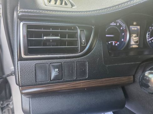 Used 2016 Toyota Camry LE image 17