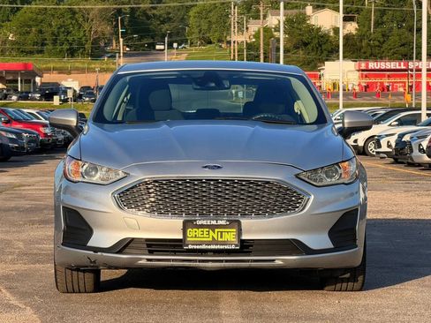 Used 2019 Ford Fusion SE FWD image 3